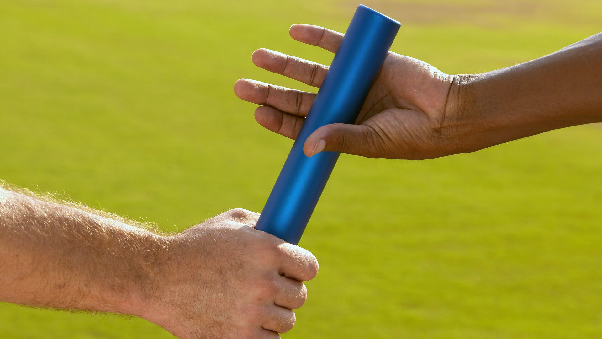 “英超冠军悬念待定，战局剑拔弩张”，英超冠军叫什么